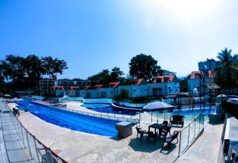 Apartasol de Lujo Santa Fe de Antioquia has rooms with a private hot tub