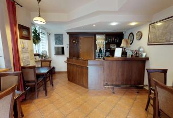 Noclegi Czarna Per  a allows 18 year olds to book a room