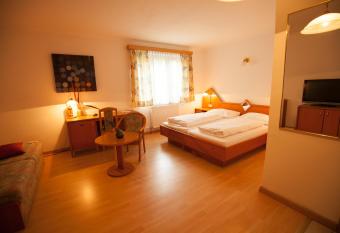 Gasthof P  chhacker allows 18 year olds to book a room