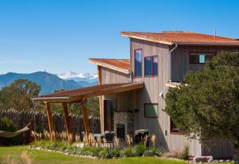 Royal Gorge Cabins has Balcony rooms