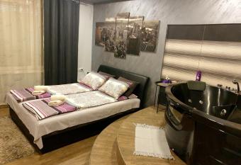 Ceca Apartman allows 18 year olds to book a room