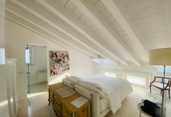 Le Due Porte allows 18 year olds to book a room