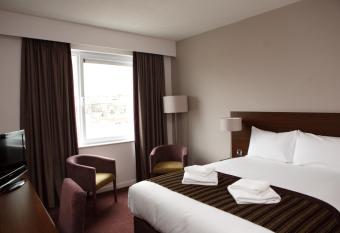 Leonardo Hotel Bradford - formerly Jurys Inn allows 18 year olds to book a room
