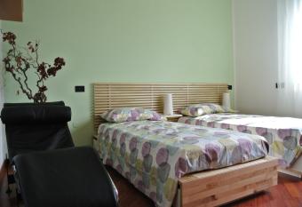 B&B SARI has rooms with a private hot tub