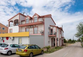 Apartmani Krka Rooms has Balcony rooms