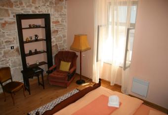 Apartments Sena has Balcony rooms