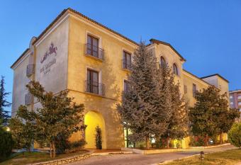 Hotel San Giorgio allows 18 year olds to book a room