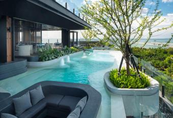 Cross Vibe Pattaya Seaphere - formerly X2 Vibe Pattaya Seaphere has Balcony rooms