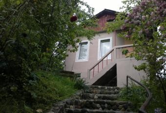 House Ilia has Smoking/Balcony rooms