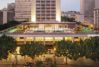 The Westgate Hotel allows 18 year olds to book a room