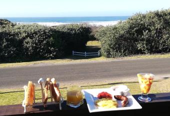 Versailles B and B allows 18 year olds to book a room