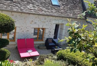 Les Maharanis allows 18 year olds to book a room