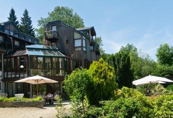Logis Hostellerie De La Claire Fontaine has Balcony rooms