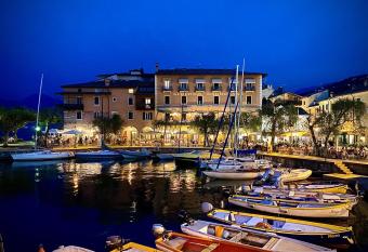 Albergo Gardesana allows 18 year olds to book a room