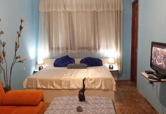   ria B&B allows 18 year olds to book a room