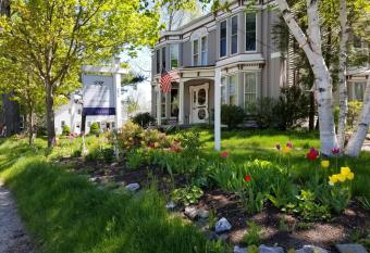 Blackberry Inn allows 18 year olds to book a room