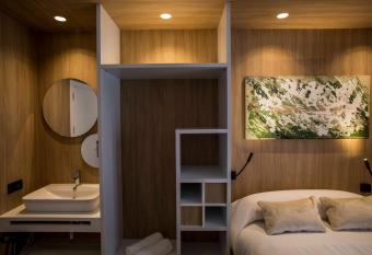 Hostal Sevilla Santa Justa - Adults only allows 18 year olds to book a room