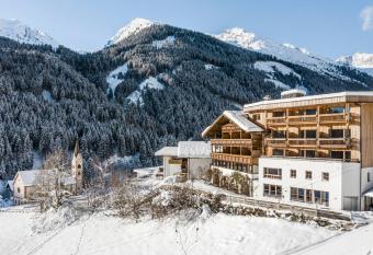 Hotel Panorama has Balcony rooms