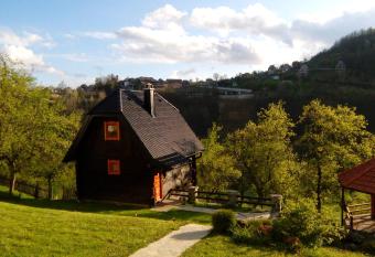 Vacation Home Nana allows 18 year olds to book a room