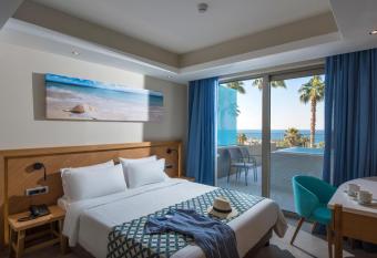 Royal & Imperial Belvedere Resort allows 18 year olds to book a room