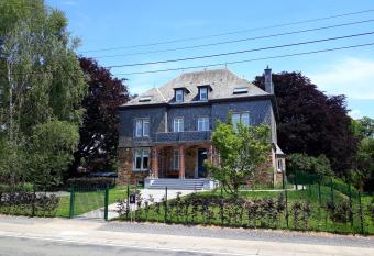 L ALBIZIA allows 18 year olds to book a room