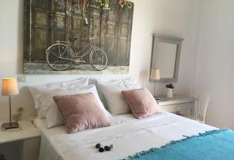 Alonia Studios has Balcony rooms