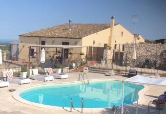 Mundus Terrae allows 18 year olds to book a room