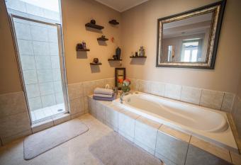 Tall Trees Bed & Breakfast has Balcony rooms