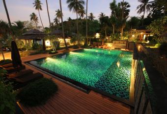 Niramaya Villa & Wellness has Balcony rooms