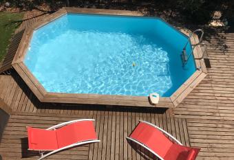 Sete Seaside Beauty allows 18 year olds to book a room