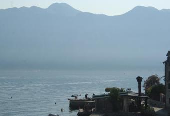 Apartment close to sea with a great view of sea has Balcony rooms