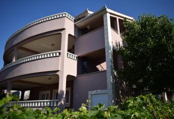 Apartments Bazina has Balcony rooms