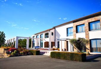 Maison Toussaint allows 18 year olds to book a room