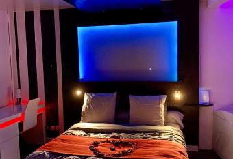 ADsweet allows 18 year olds to book a room