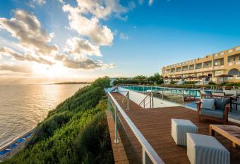 Niforeika Beach Hotel has Balcony rooms