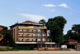 Family Hotel Teos has Balcony rooms