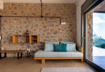 Zen Rocks Mani Retreat has Balcony rooms