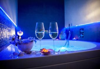 Le Sinfonie Rooms allows 18 year olds to book a room