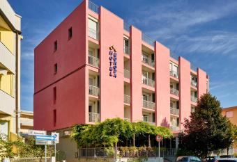 Hotel Europa has Balcony rooms