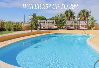 Quinta Nova Vale Del Rey allows 18 year olds to book a room