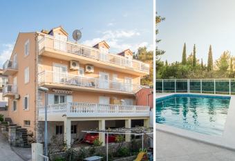 Villa Voinic has Balcony rooms