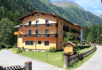 Hotel Hubertus has Balcony rooms