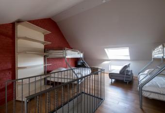 Sekowa-lodge has rooms with a private hot tub