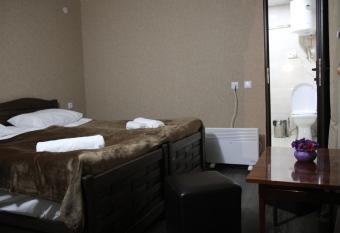 Guest House Chuta in Lagami allows 18 year olds to book a room