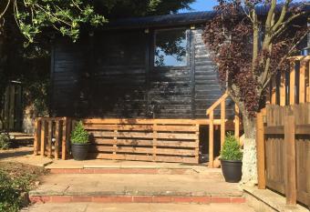 The Cherry Tree Gypsy Wagon has Balcony rooms