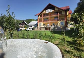 Casa Dobrin has Balcony rooms