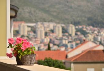 Ban Apartment has rooms with a private hot tub