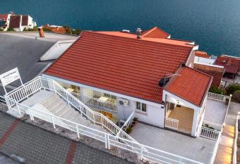 Apartments Njavro Neum has Balcony rooms