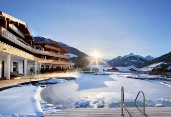 Der B  glerhof - pure nature spa resort has Balcony rooms