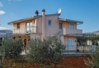 Guest House Pelja has Balcony rooms